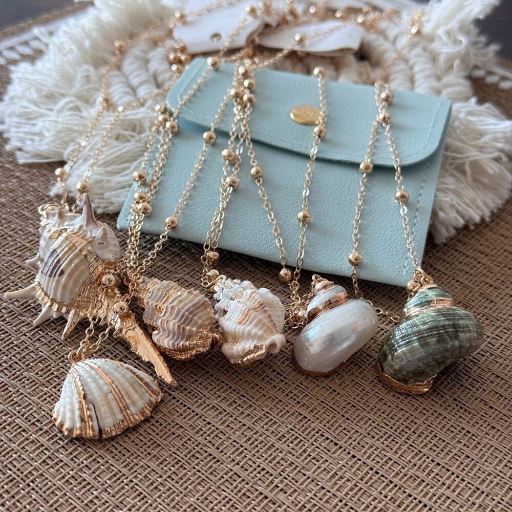Gold Shell Pendant Necklace - Picture 3 of 4